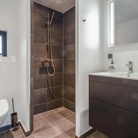 Four-bedroom In הדרסלב