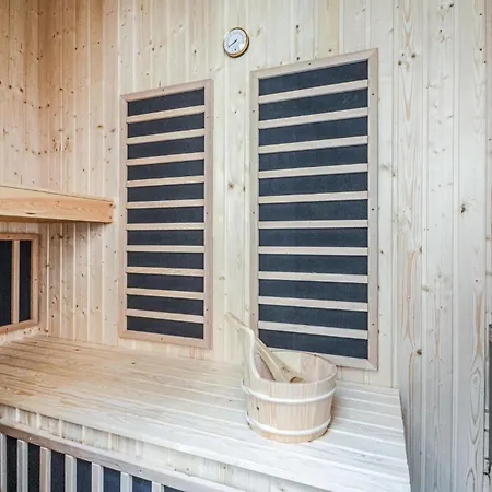 펜션 Four-bedroom In